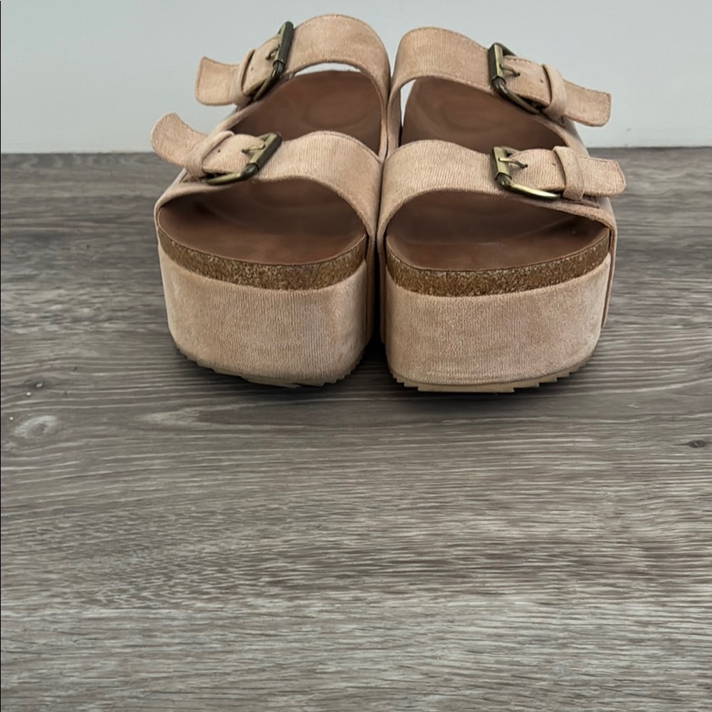 Amazon Essentials Tan Platform Shoes with Comfort Design